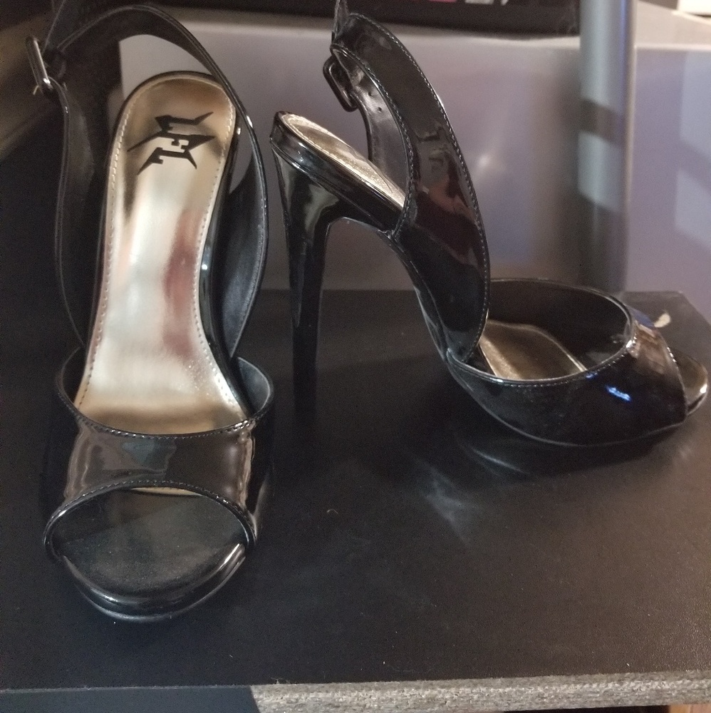 Never worn LFL black high heels